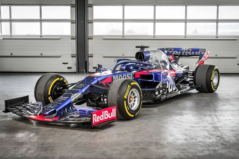 2019款 Toro Rosso STR14 赛车底盘拍卖，起拍价40万英镑