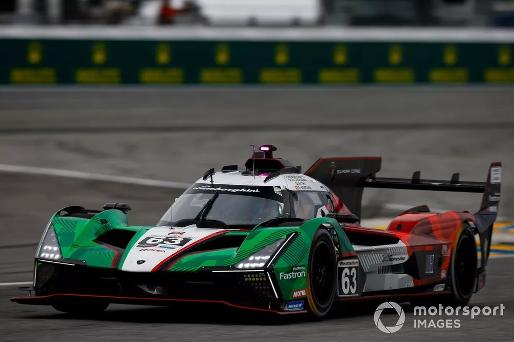 #63 Automobili Lamborghini Squadra Corse Lamborghini SC63: Mirko Bortolotti, Romain Grosjean, Daniil Kvyat, Edoardo Mortara