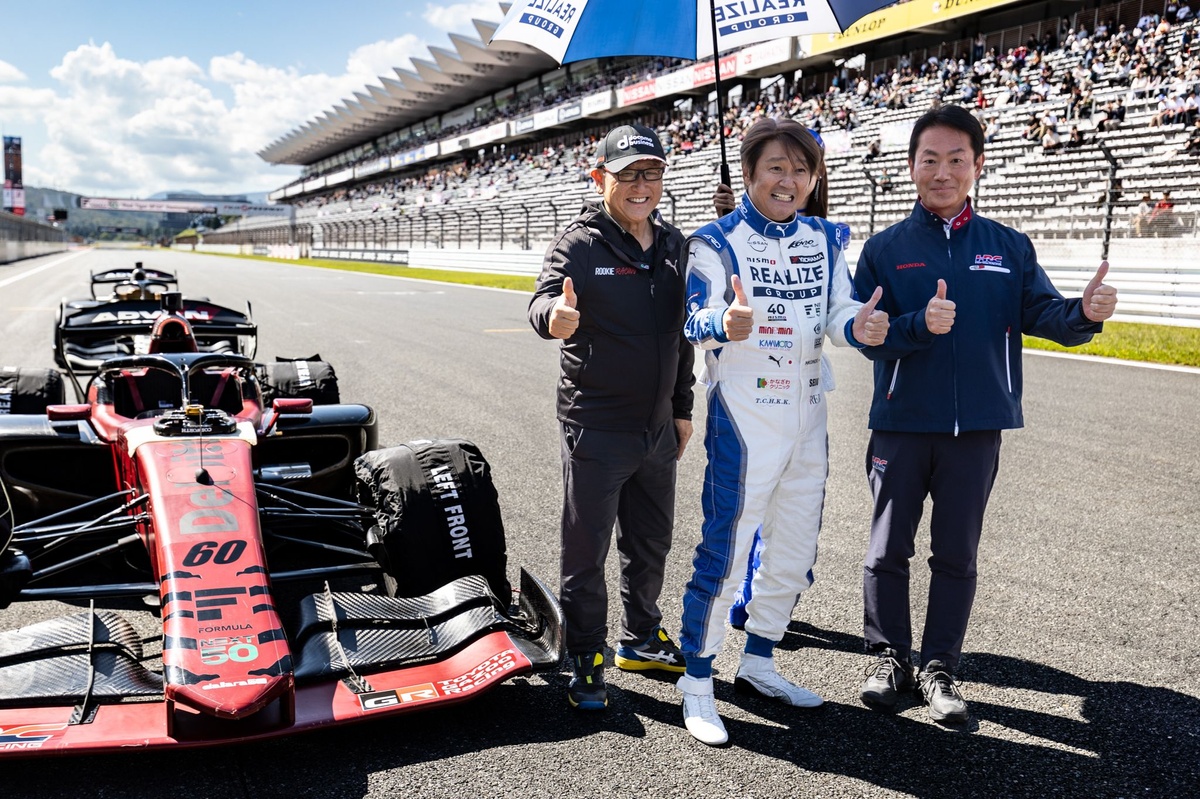 近藤真彦がスーパーフォーミュラの最新テスト車両で”シビレる”デモ走行