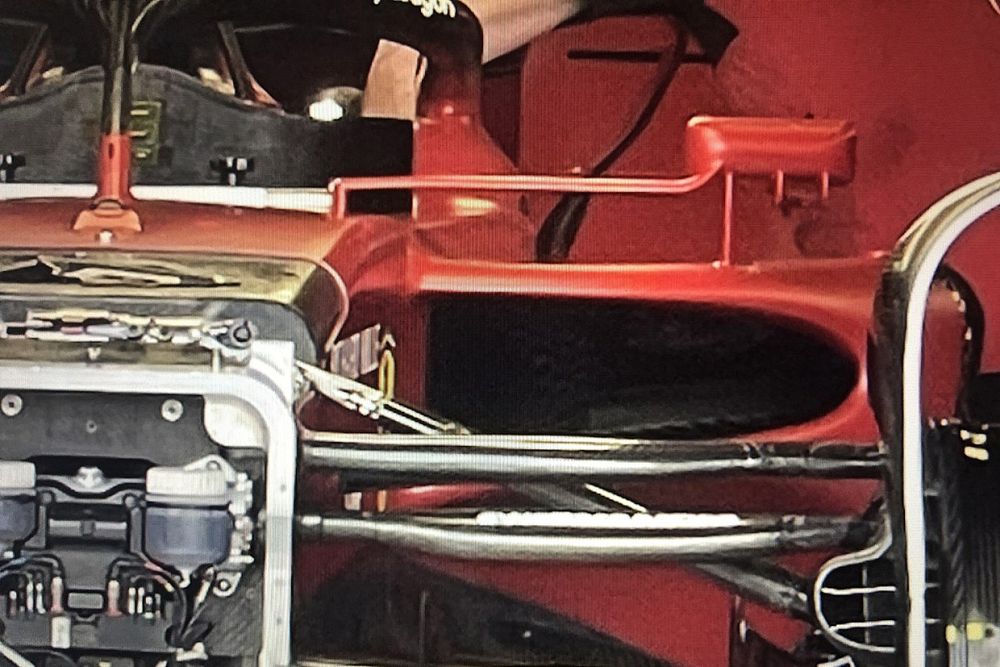 Технический брифинг: крепление зеркала Ferrari F1-75