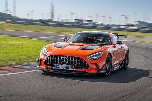 Mercedes-Benz dan Mobil Justice League