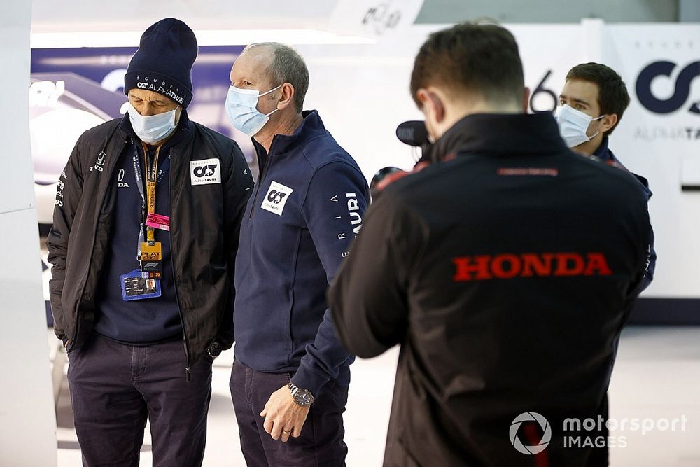 Franz Tost, Team Principal, AlphaTauri speaks with an engineer in the garage