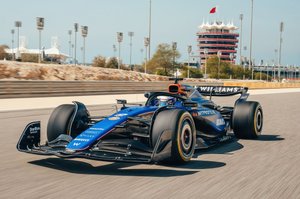 2024 ウィリアムズ　F1 チーム　スタッフ用　ミッドレイヤー　支給品 ウイリアムズも“F1界のトレンド”を追従。シェイクダウンで明かされた