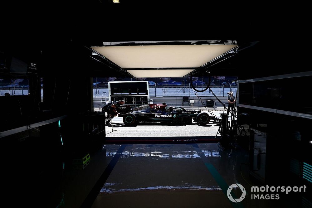 Hamilton et Russell soutiennent le black-out contre le racisme