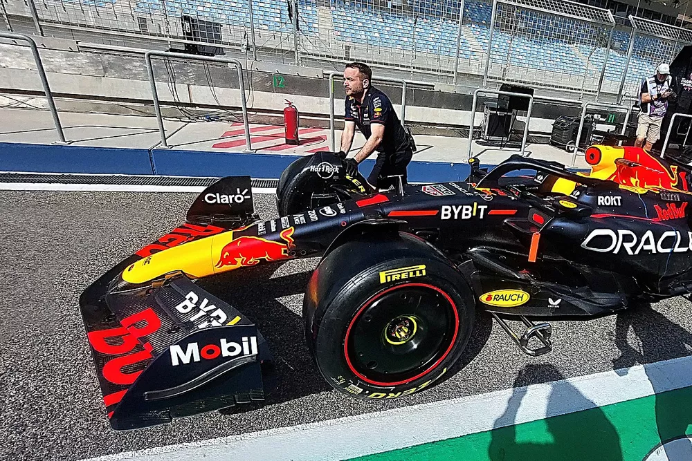Red Bull Racing RB19, front wing