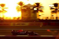 F1: Verstappen supera Russell e lidera TL2 para GP de Abu Dhabi