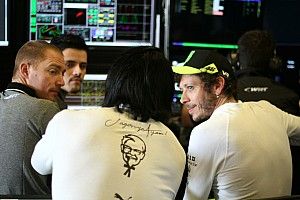 Sean Gelael Memulai Kolaborasi dengan Valentino Rossi