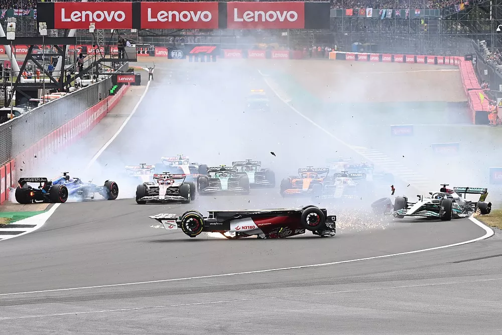 Max Verstappen, Red Bull Racing RB18, leads as a crash involving George Russell, Mercedes W13, Zhou Guanyu, Alfa Romeo C42, Alex Albon, Williams FW44, Esteban Ocon, Alpine A522, and Yuki Tsunoda, AlphaTauri AT03, unfolds