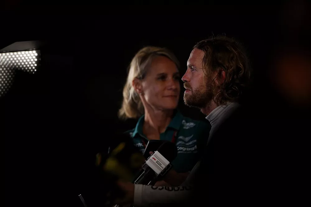 Sebastian Vettel, Aston Martin, es entrevistado tras su última carrera en la F1