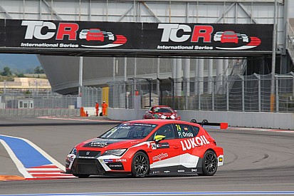 TCR in Sochi: Pepe Oriola steht in beiden Freien Trainings an der Spitze