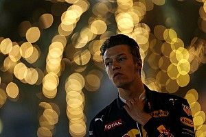 Kvyat at a loss over "embarrassing" lack of speed