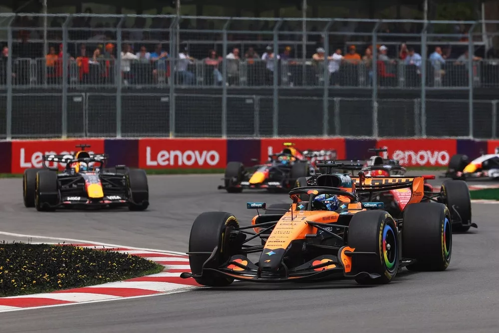 Charles Leclerc, Ferrari, Oscar Piastri, McLaren, Max Verstappen, Red Bull Racing