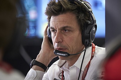 Wolff: "Quante ca...te! Non abbiamo influenzato Pirelli e FIA sulle gomme!"