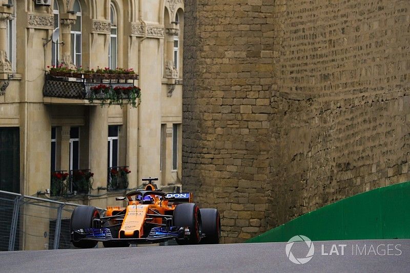 Alonso, feliz con el McLaren pese a la falta de velocidad en Bakú