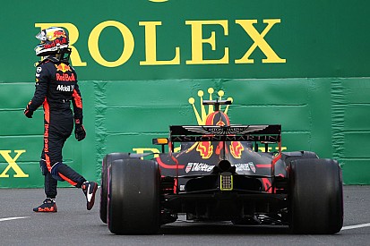 Verstappen et Ricciardo réprimandés après leur accrochage