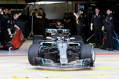 Галерея: новий Mercedes W09 на трасі