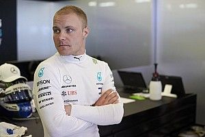 Bottas csak akkor ragyog, ha Hamilton a kutyáival van - Villeneuve