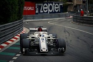 Amikor egy F1-es versenyző szikrákkal az arcában versenyez