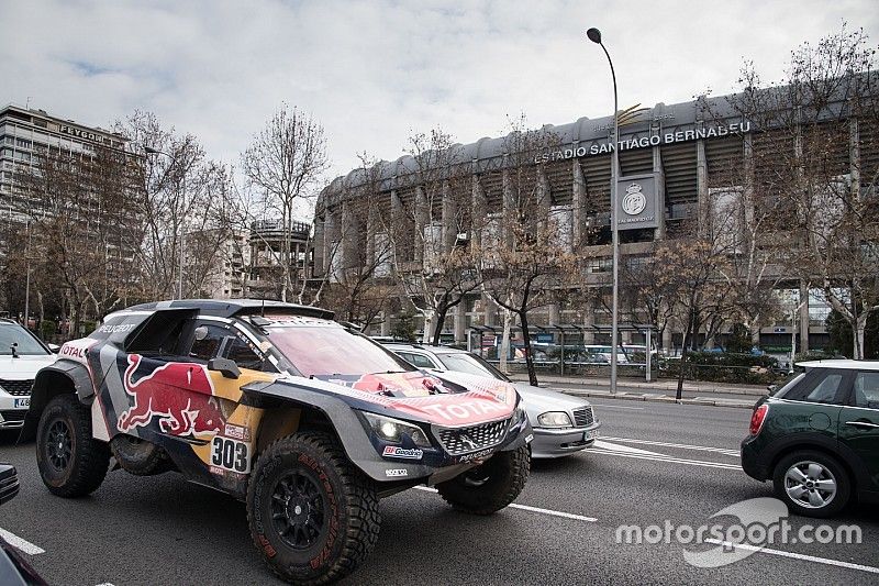 Carlos Sainz, Lucas Cruz, Peugeot Sport in the streets of Madrid