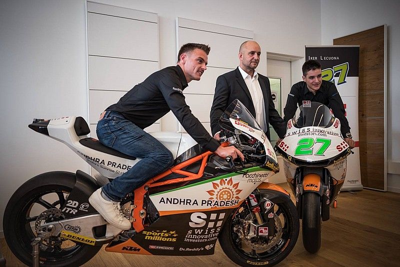 Sam Lowes e Iker Lecuona con Fred Corminbouef