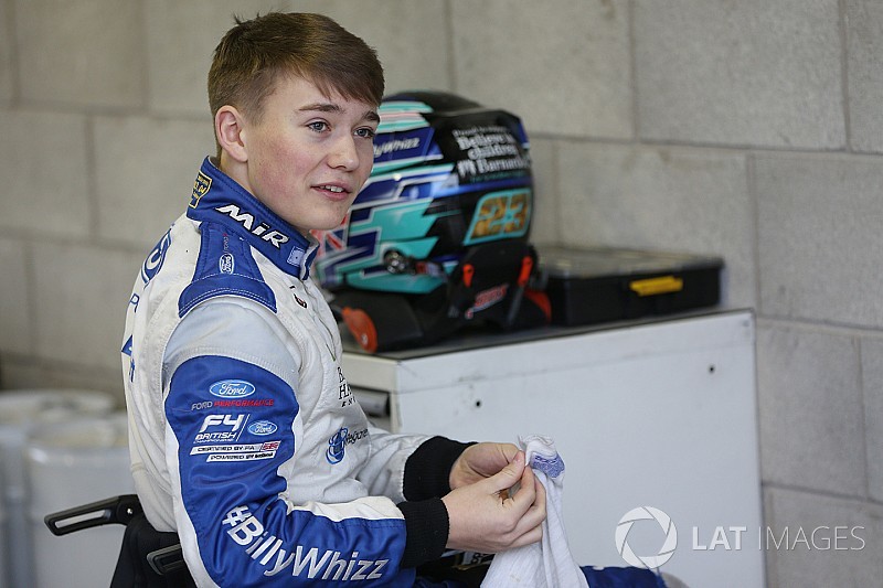Monger participa de prova beneficente de kart elétrico