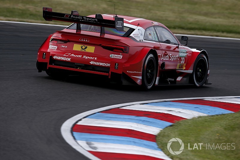 Videón a brutális bukás a DTM első versenyén