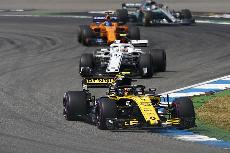 Újra a Mercedes vezet, a McLaren egyre távolabb a negyedik helytől