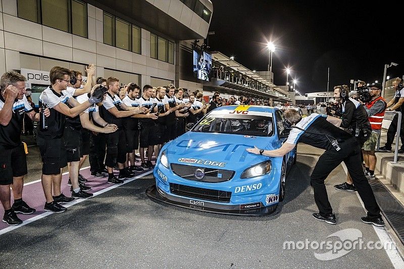 Thed Björk, Polestar Cyan Racing, Volvo S60 Polestar TC1 nel parco chiuso