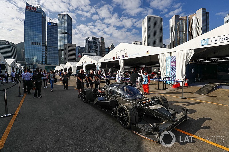 VÍDEO: Roborace faz corrida entre humano e carro autônomo