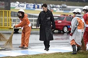 Oliespoor legt warm-up Moto3 urenlang stil: Fenati het snelst