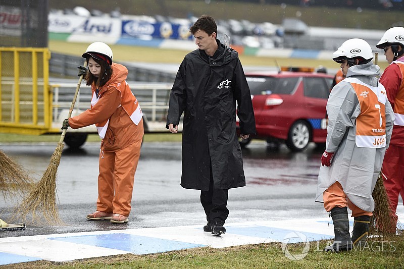 Oliespoor legt warm-up Moto3 urenlang stil: Fenati het snelst