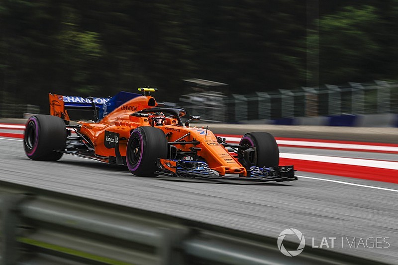 McLaren admits 2018 car has less downforce than predecessor