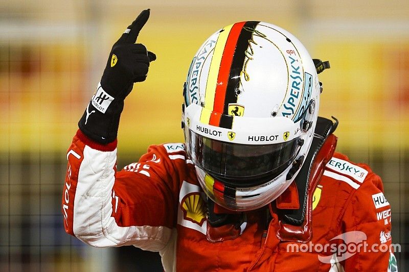 Vettel egy drámai nagydíjat nyert meg Bahreinben a Ferrarival, és magabiztosan vezette a bajnokságot