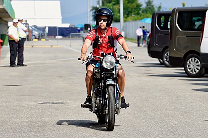 Vettel ve crucial mantenerse adelante después de las primeras curvas