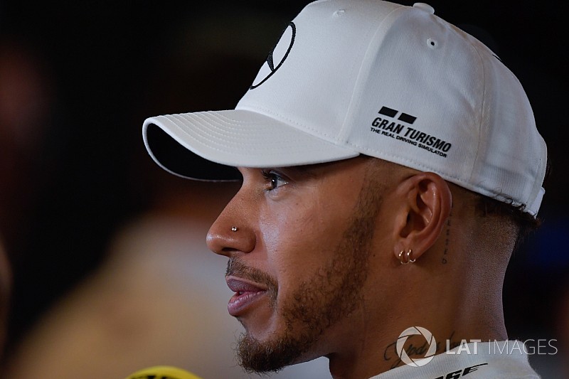 Lewis Hamilton estrena línea y campaña para Tommy Hilfiger