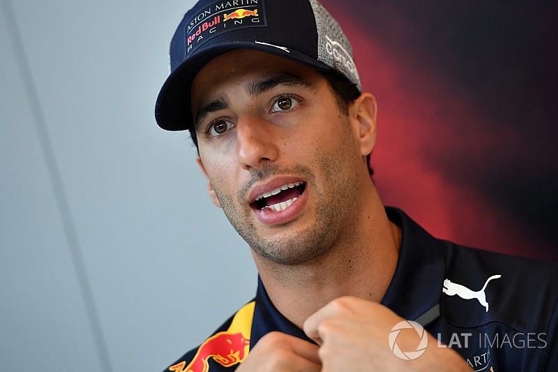 Риккардо поторопил Red Bull с борьбой за подиумы