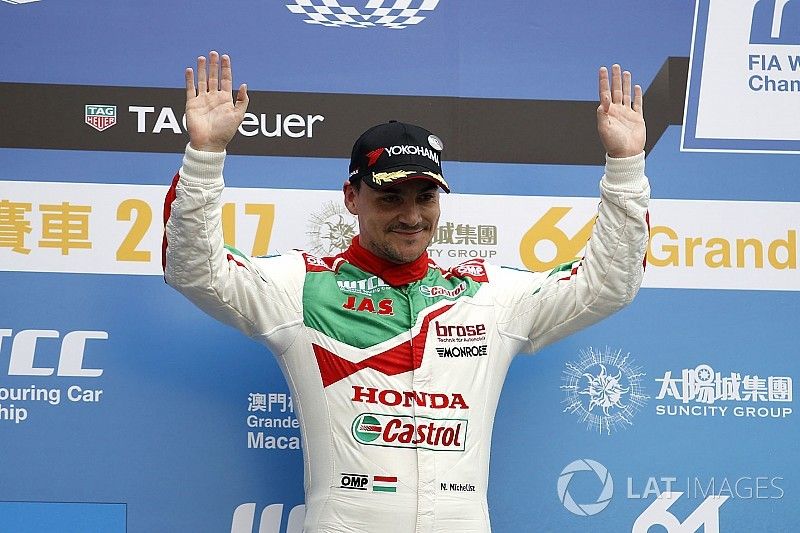 Podio: il secondo classificato Norbert Michelisz, Honda Racing Team JAS, Honda Civic WTCC