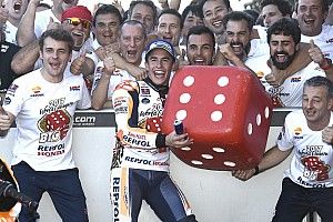 Marquez claimt vierde MotoGP-titel in Valencia, Pedrosa wint de race