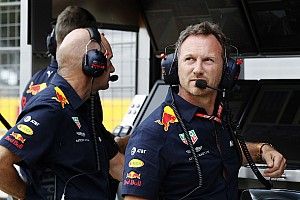 В Red Bull снизили уровень прижимной силы, но это не помогло догнать Mercedes и Ferrari
