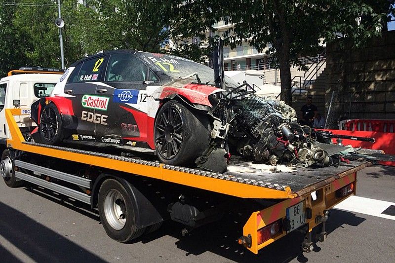 Rob Huff, Sébastien Loeb Racing Volkswagen Golf GTI TCR na crash