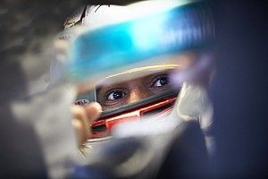 Hamilton volta à liderança do campeonato após vitória