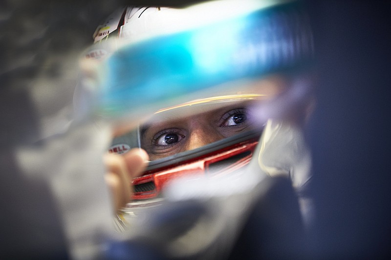 Hamilton volta à liderança do campeonato após vitória