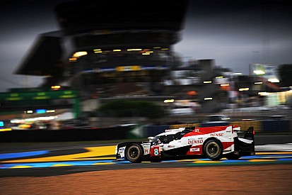 Le Mans: Alonso completa un relevo nocturno de leyenda