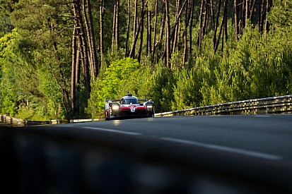 Los Toyota lideran el warm up con cuatro segundos sobre el resto