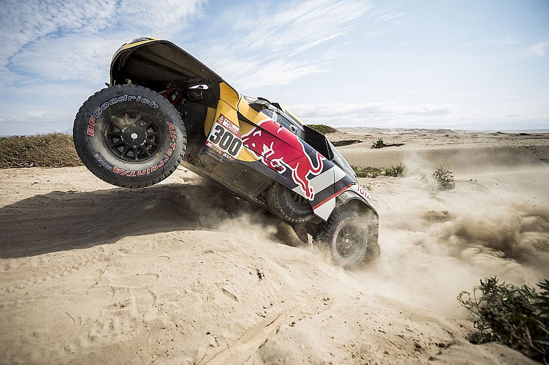 Peterhansel es más líder y Sainz, el único que aguanta el tipo