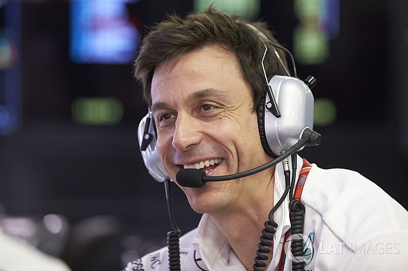 Wolff "gufa": "Vettel è già al quarto turbo, difficile che arrivi alla fine"