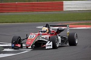 Silverstone F3: Ilott fights back to dominate Race 3