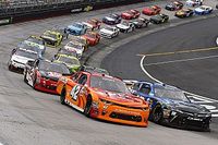 Suárez supera adversidad y brilla en Xfinity