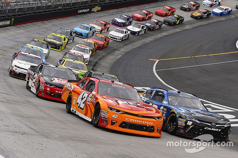 Suárez supera adversidad y brilla en Xfinity