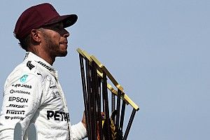 Hamilton: "Hemos dado un buen golpe a Ferrari"